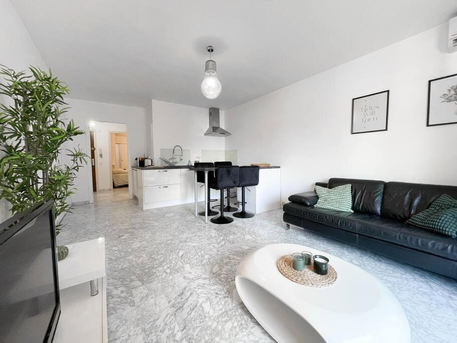 Cosy Deux Pieces Apartment Menton Bagian luar foto